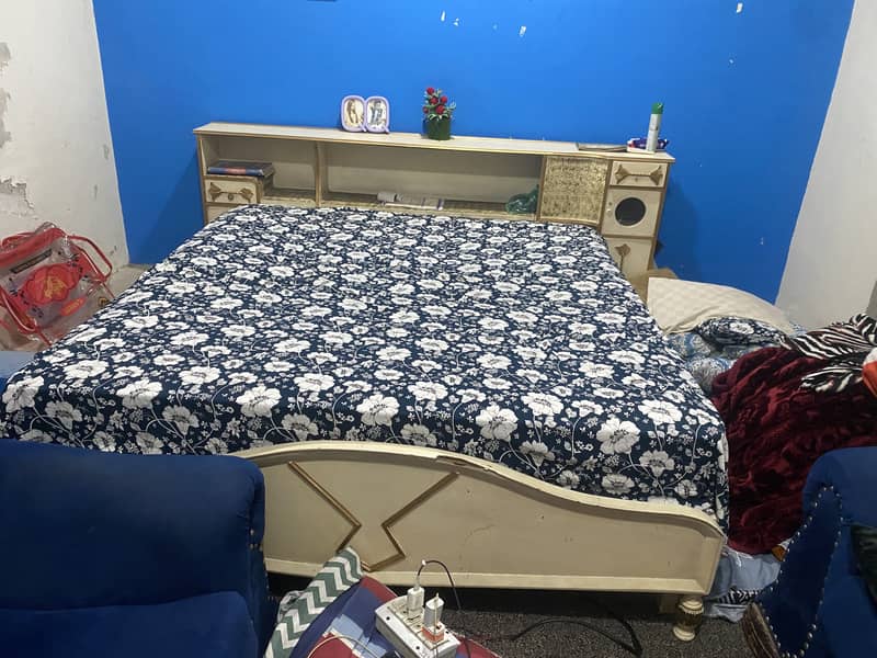Bed Set With Dressing 1