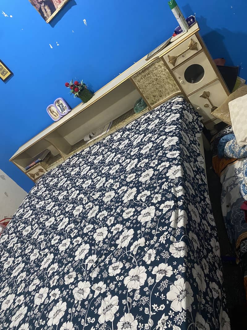 Bed Set With Dressing 2