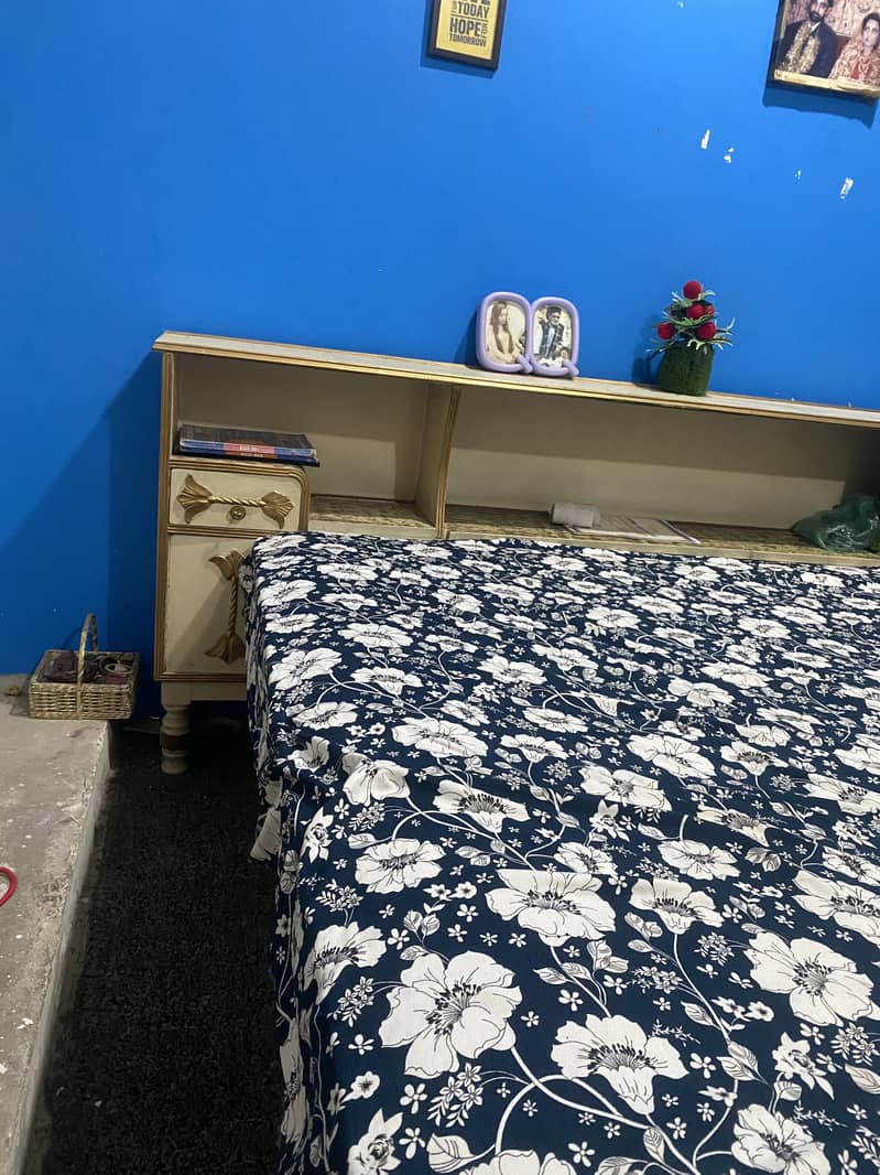 Bed Set With Dressing 4