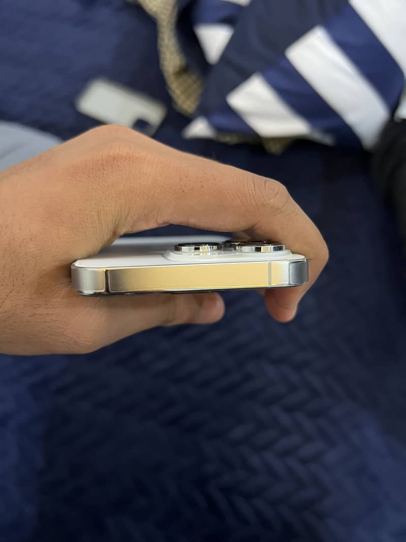 Apple iPhone 14 Pro 1