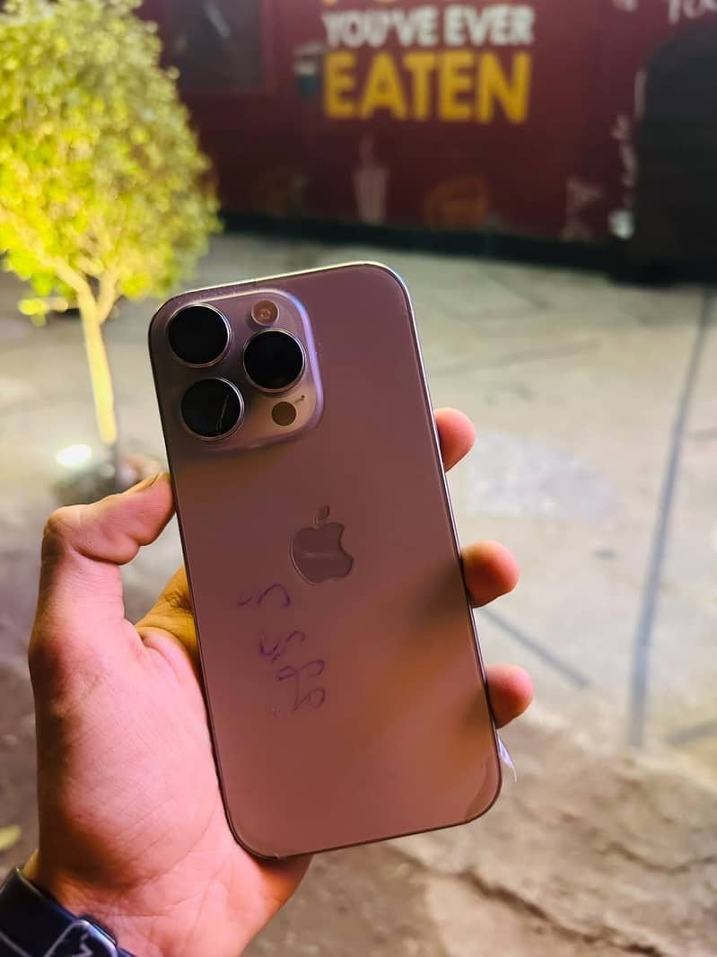 Apple iPhone 16 Pro 2