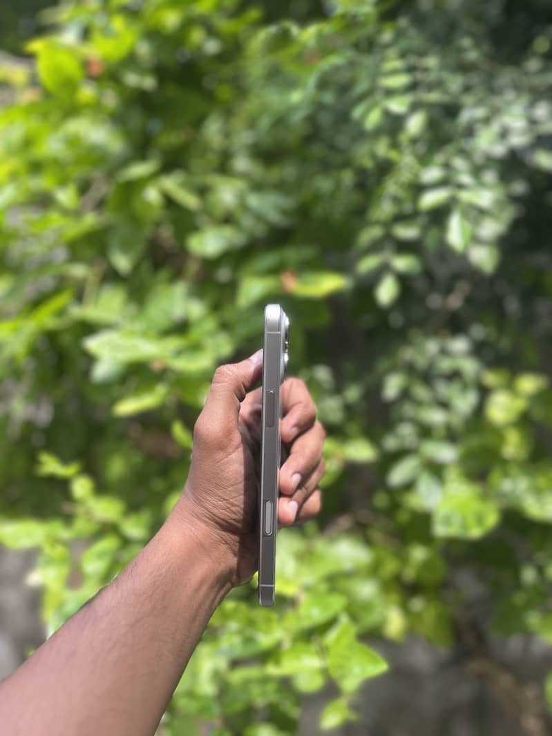 Apple iPhone 16 Pro Max 5