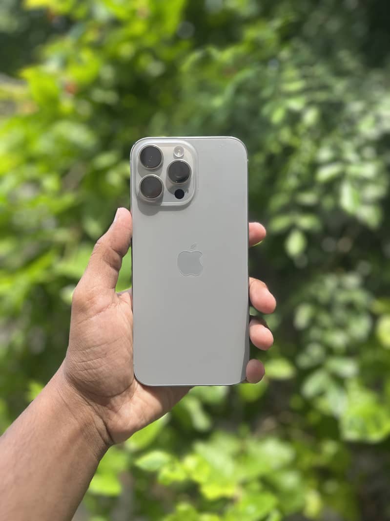 Apple iPhone 16 Pro Max 8