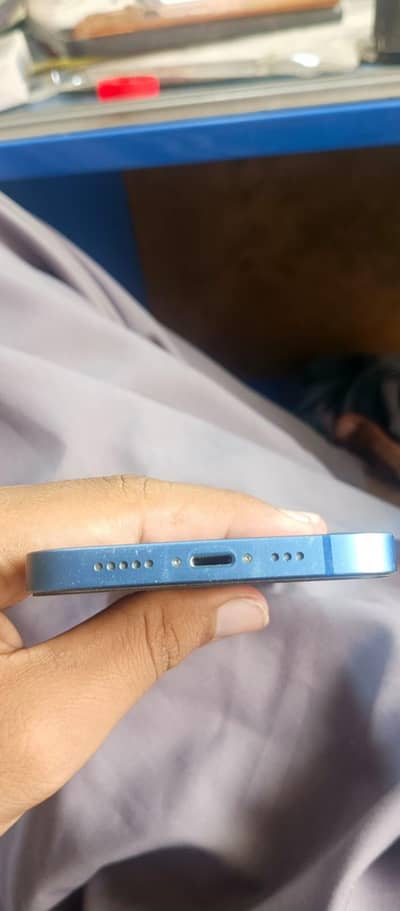 Apple iPhone 13