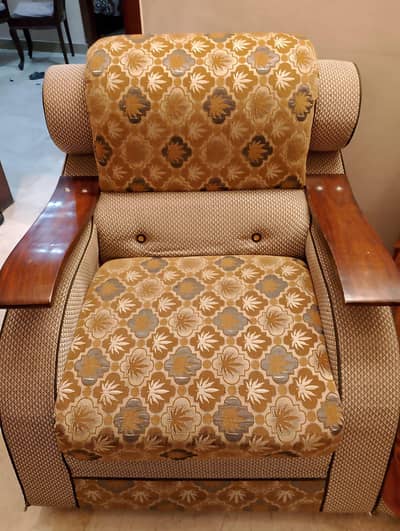 7 seater sofa set and Table