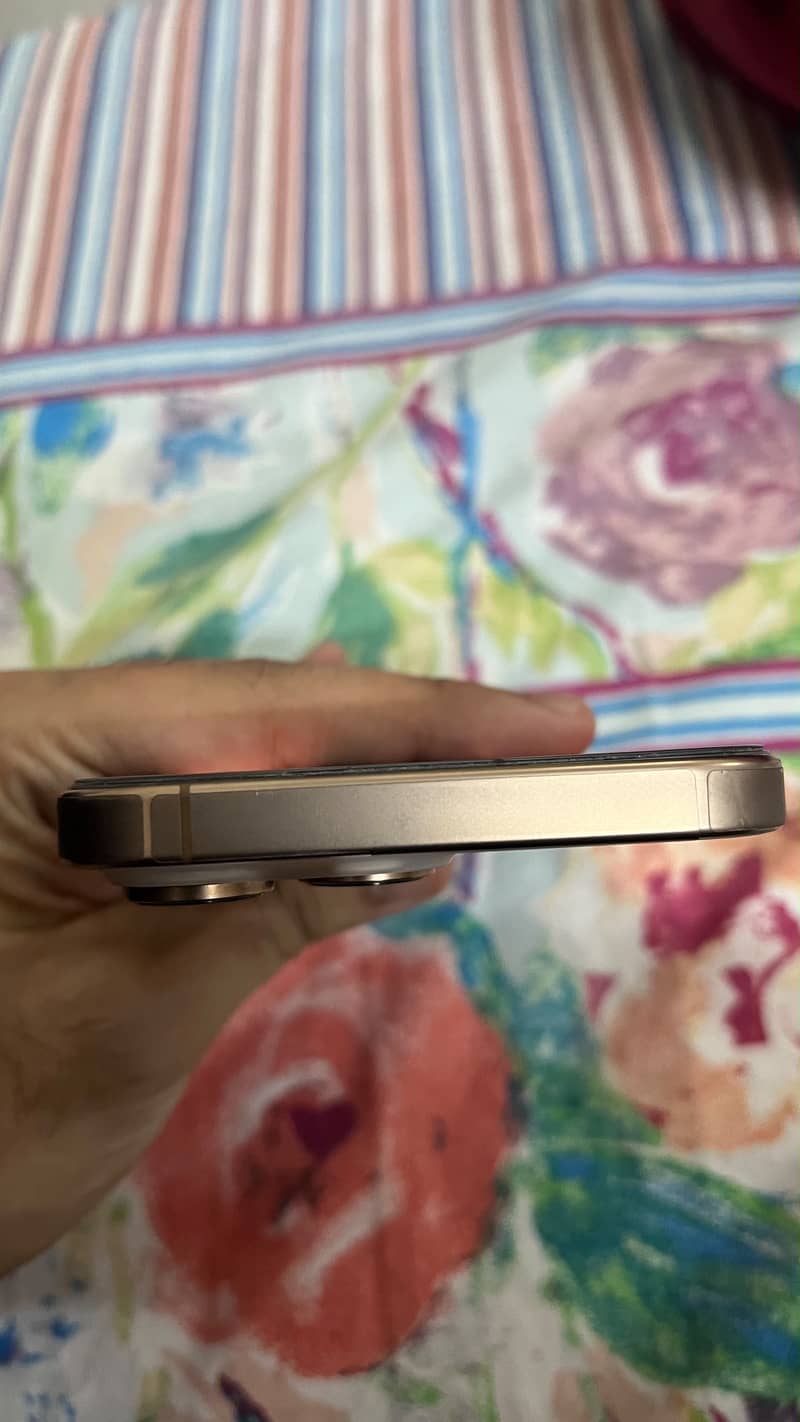 Apple iPhone 16 Pro Max 6