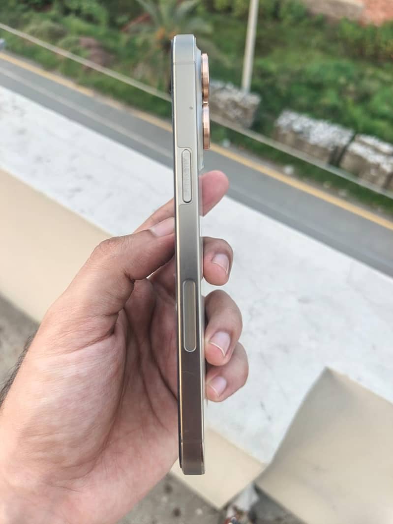 iPhone 14 Max 2