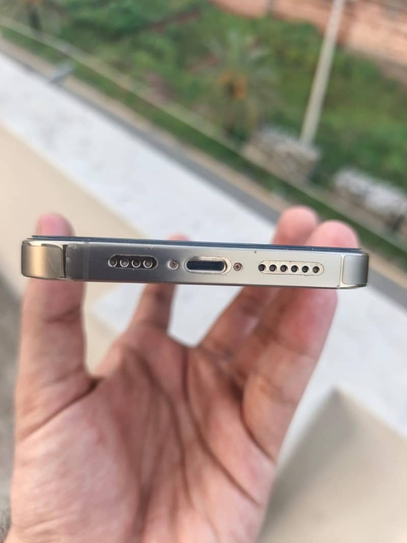 iPhone 14 Max 5