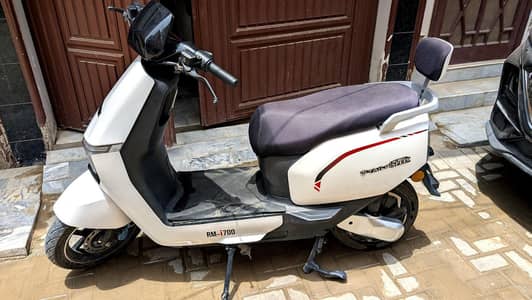 Hi Speed RM-i700 (EVI 700) Electric Scooty – Excellent Condition