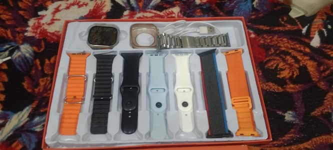 urgent sell wit 8 streps and 1 charger and one cover