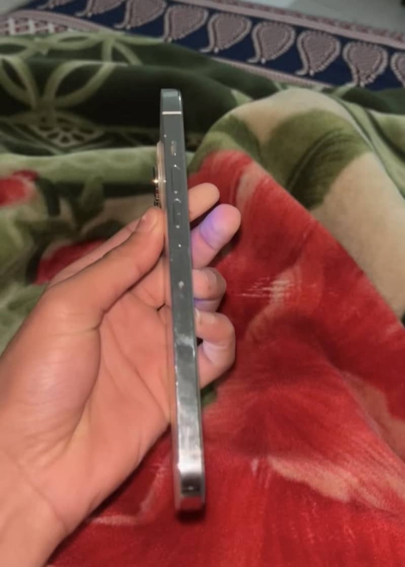 Apple iPhone 13 Pro Max 4