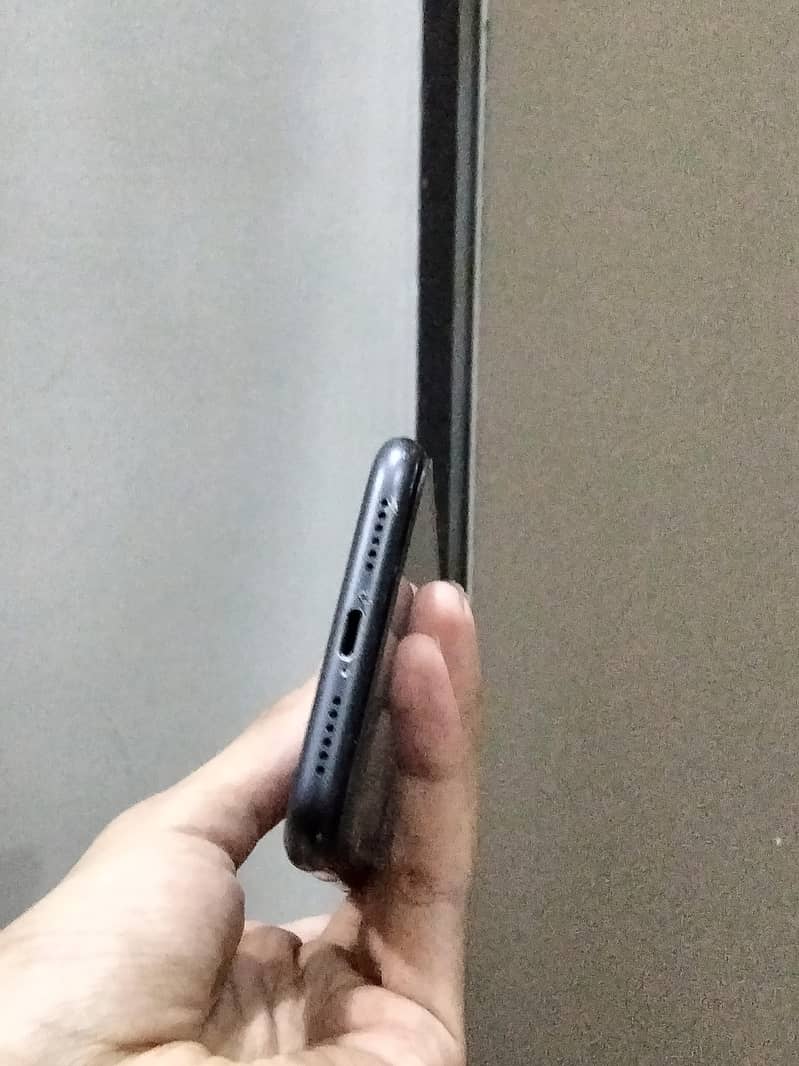 Apple iPhone 11 3