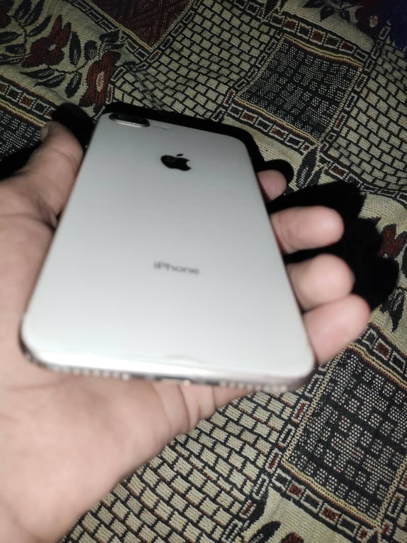 Apple iPhone 8 Plus 1