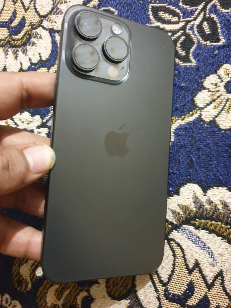 iPhone 15 Pro Max 1