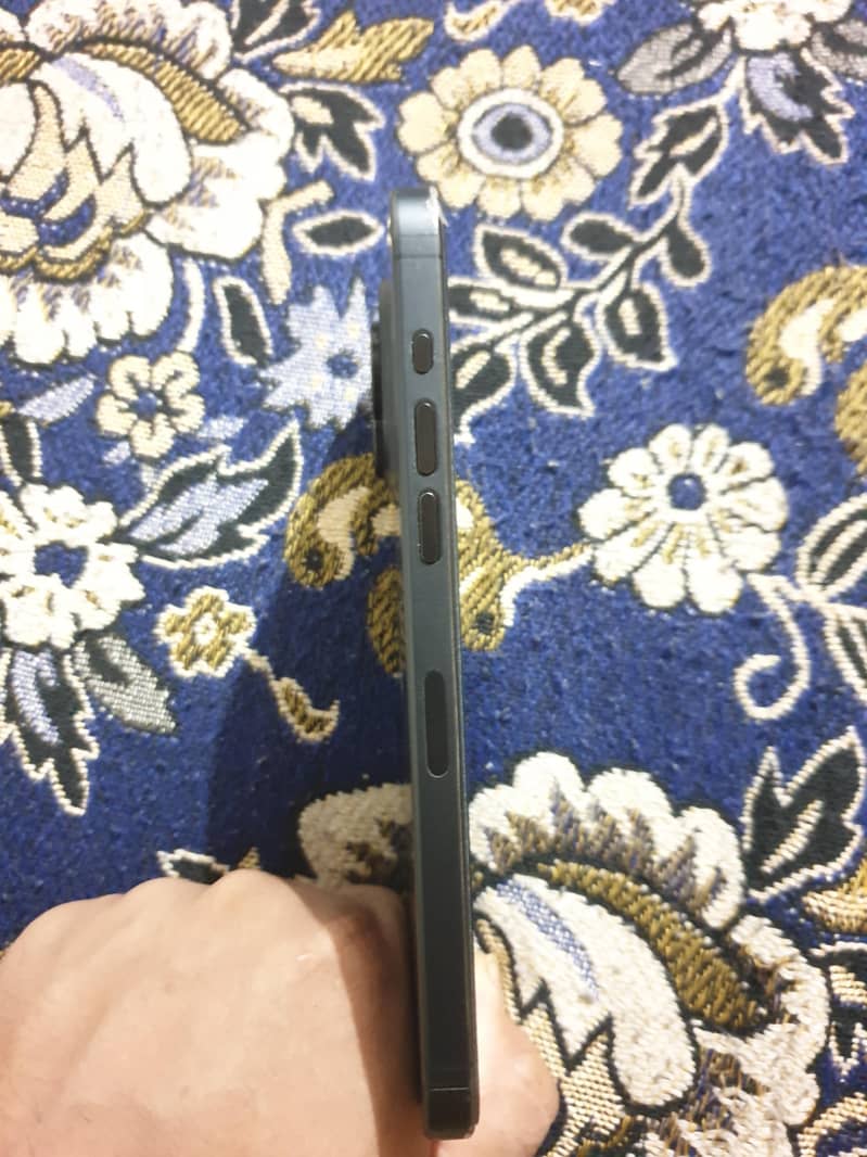 iPhone 15 Pro Max 2