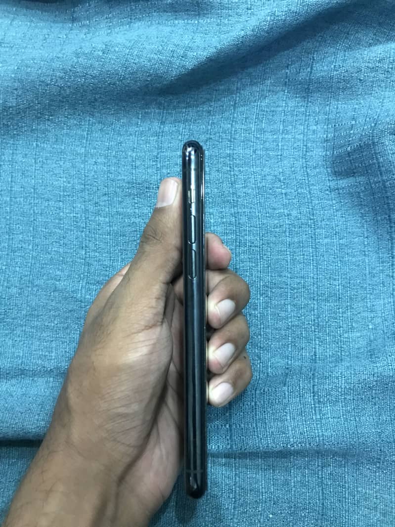 Apple iPhone 11 Pro 1