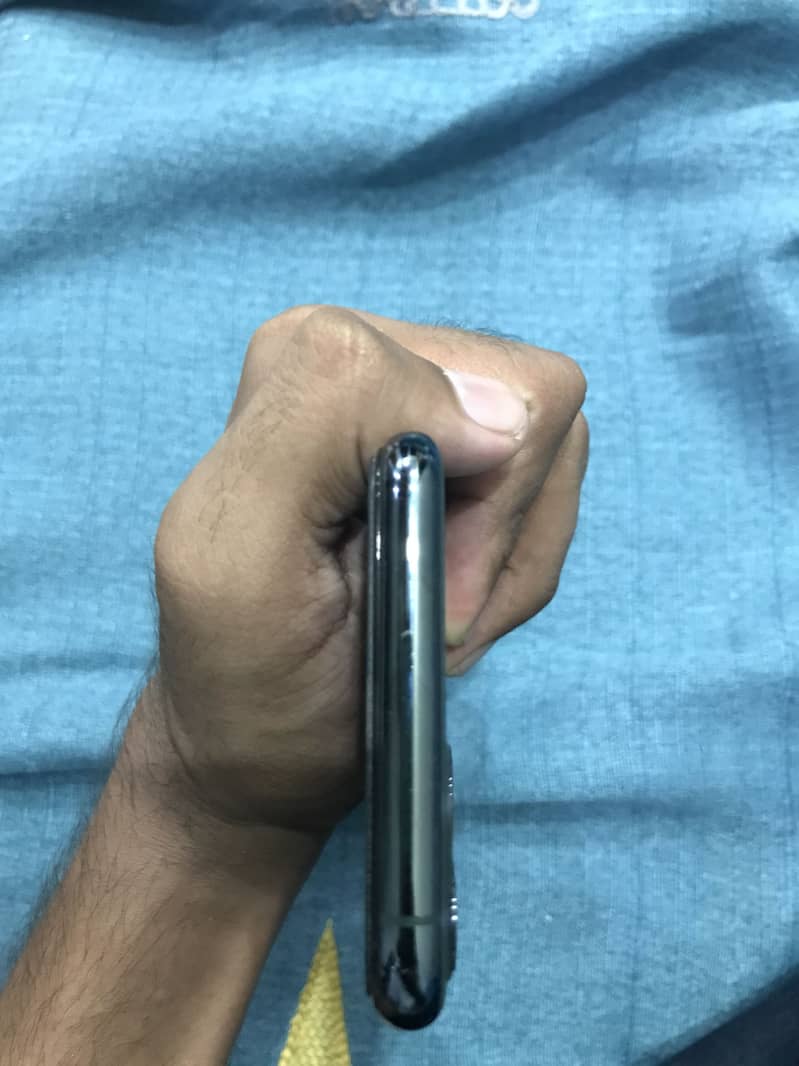 Apple iPhone 11 Pro 3