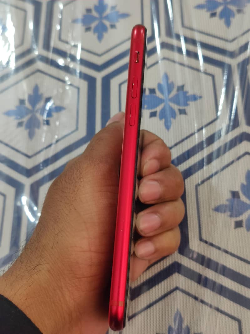 Apple iPhone SE 2 4