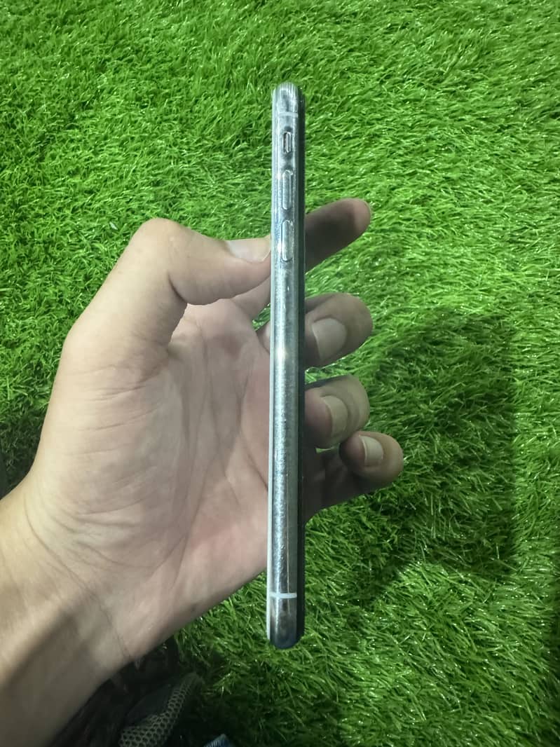 Apple iPhone X 3