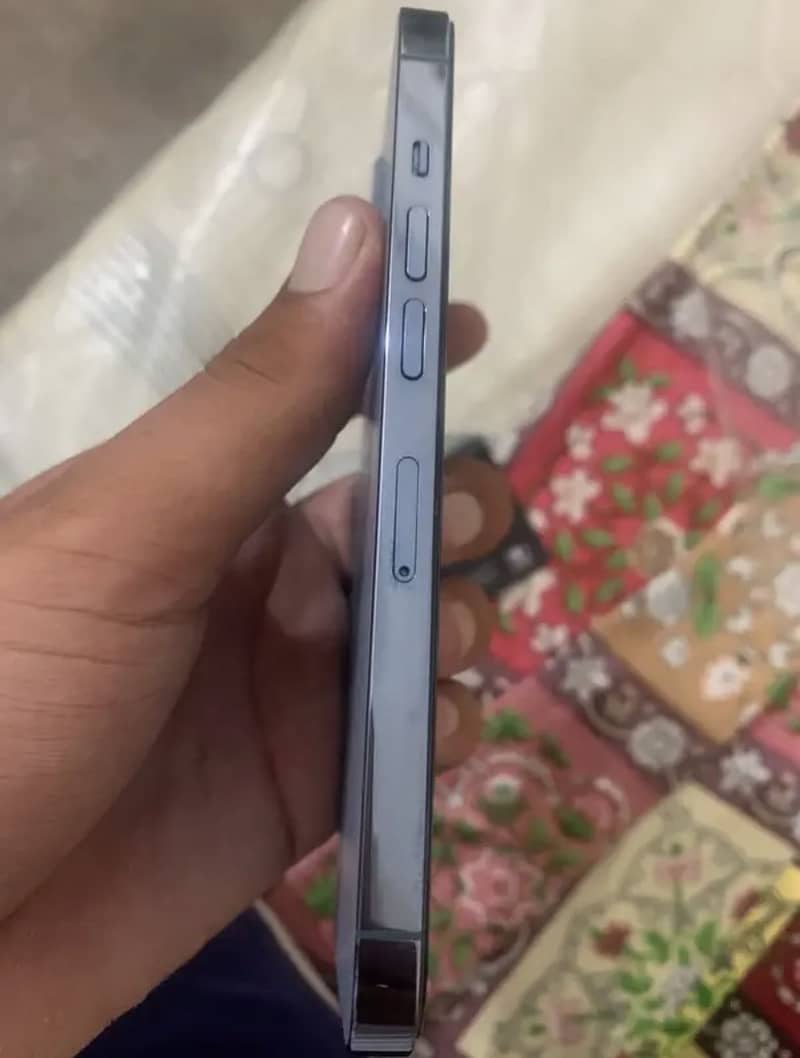 Apple iPhone 13 Pro 4
