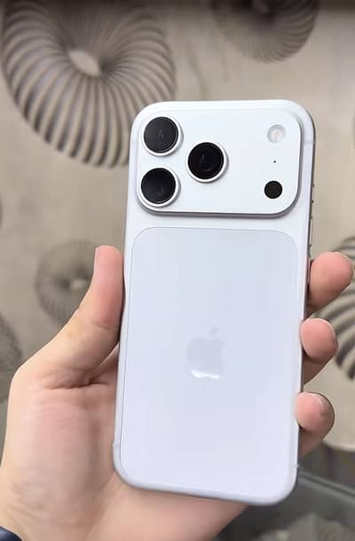 Apple iPhone 17 Pro jv
