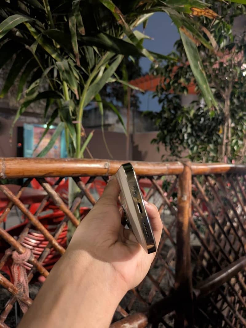 Apple iPhone 12 Pro 3