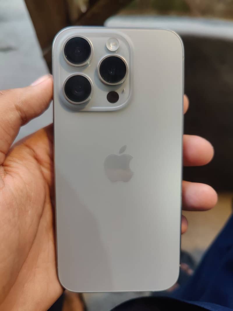 Apple iPhone 15 Pro 0
