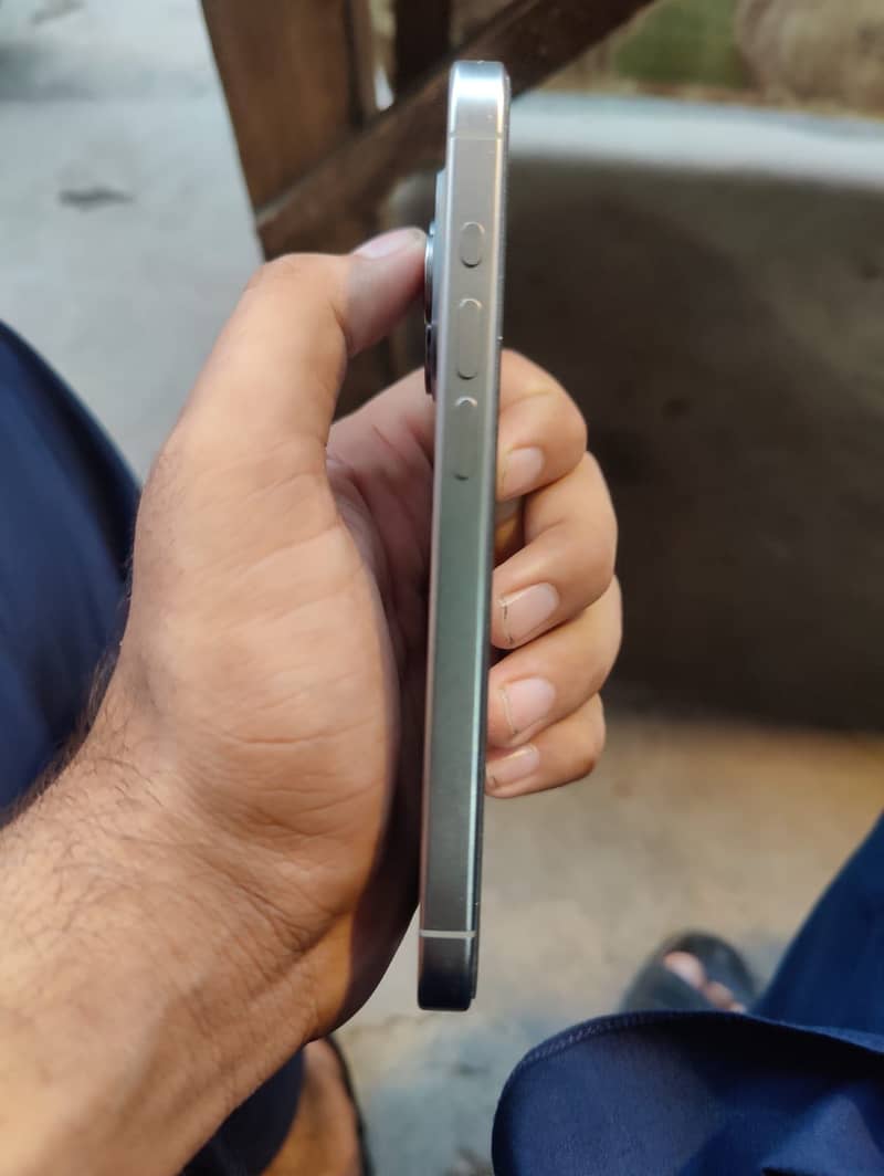 Apple iPhone 15 Pro 1