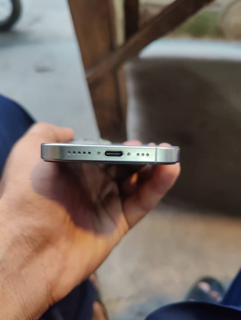 Apple iPhone 15 Pro 4