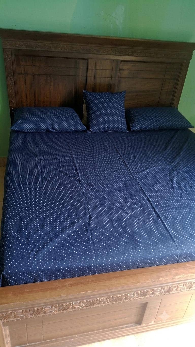 King bed 0