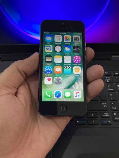 Apple iPhone 5 – 16GB Black Non-PTA Genuine Smartphone