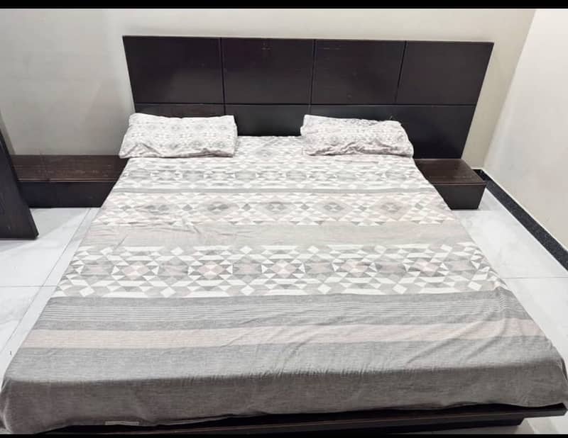 king size bed 0