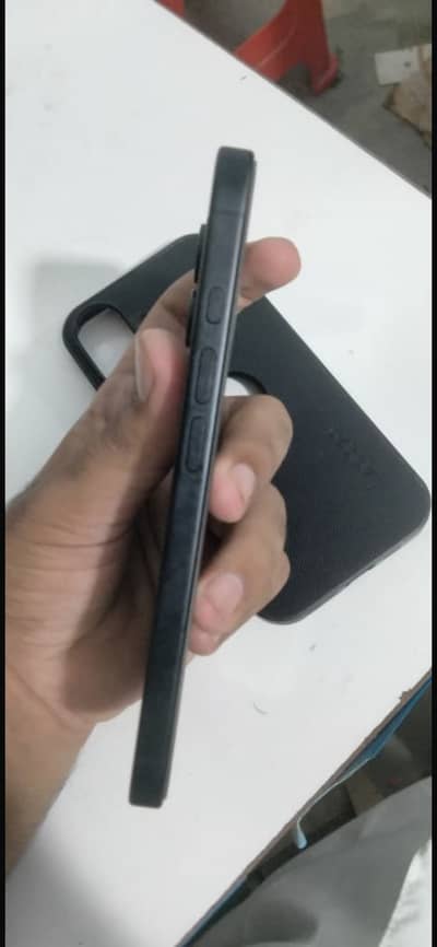 Apple iPhone 16