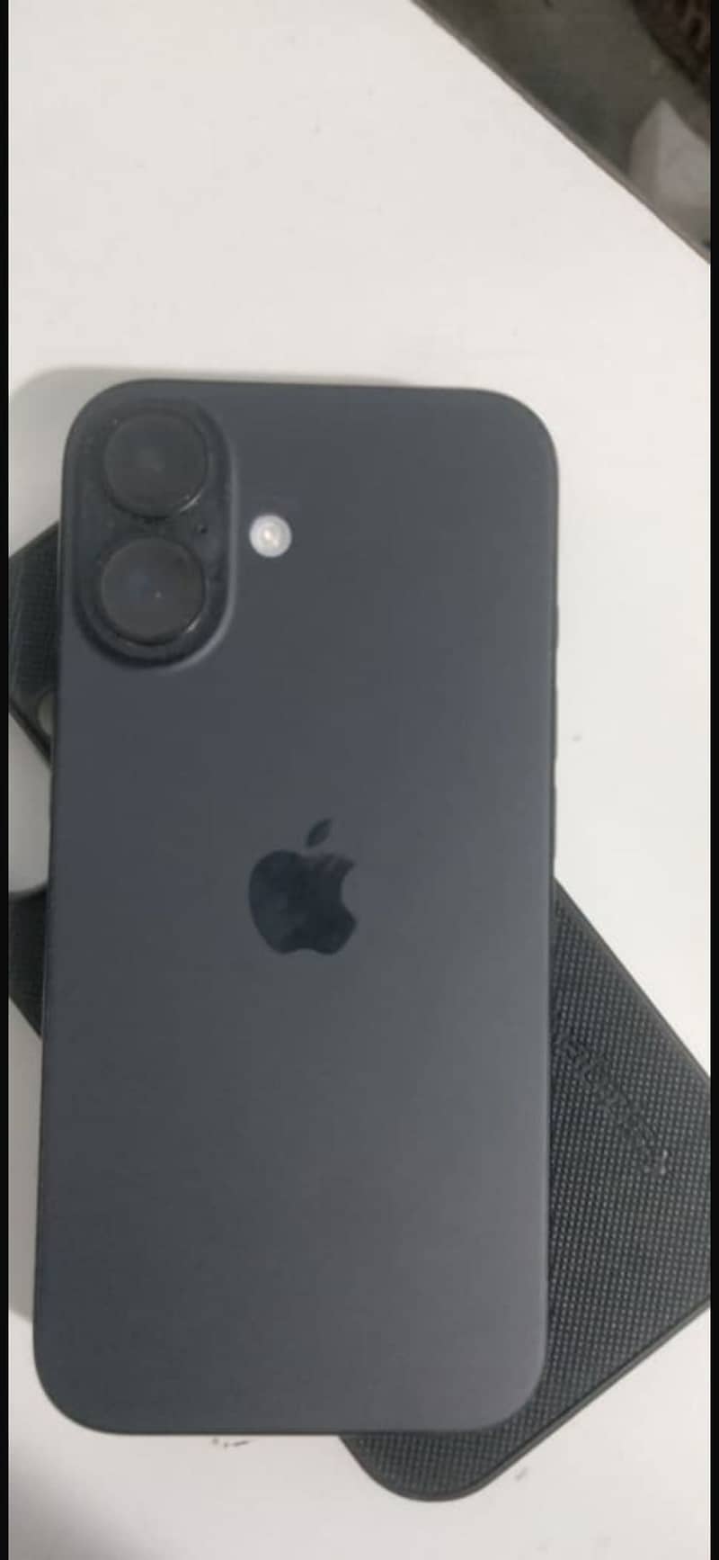 Apple iPhone 16 6