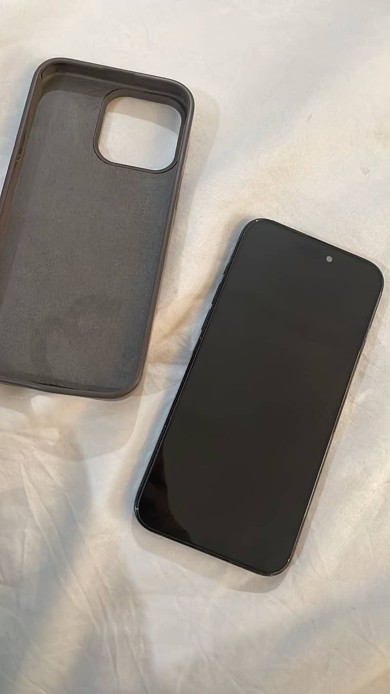 Apple iPhone 15 pro max 4