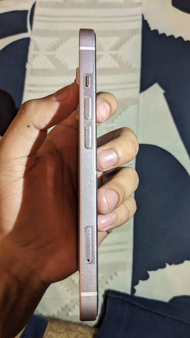 Apple iPhone 13 2