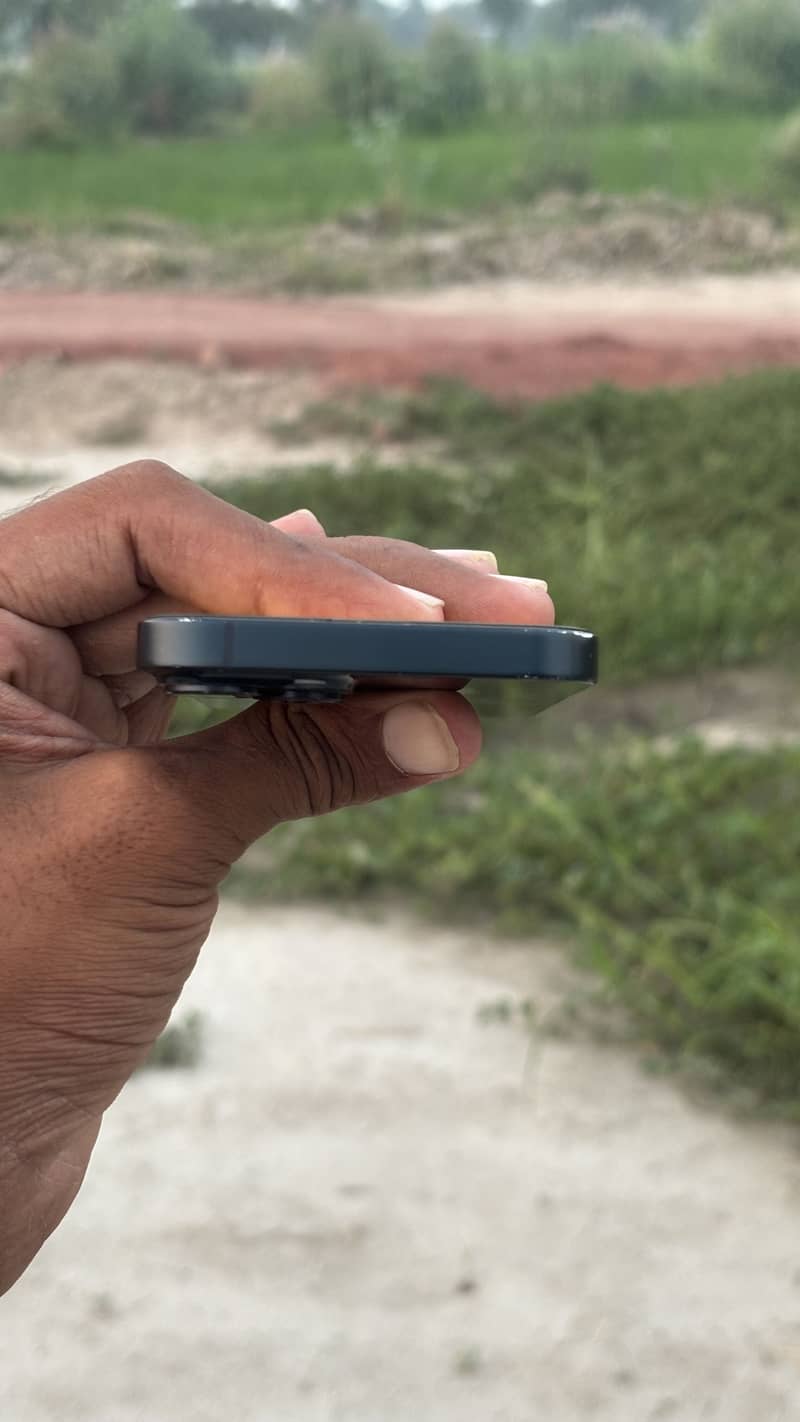 Apple iPhone 14 3