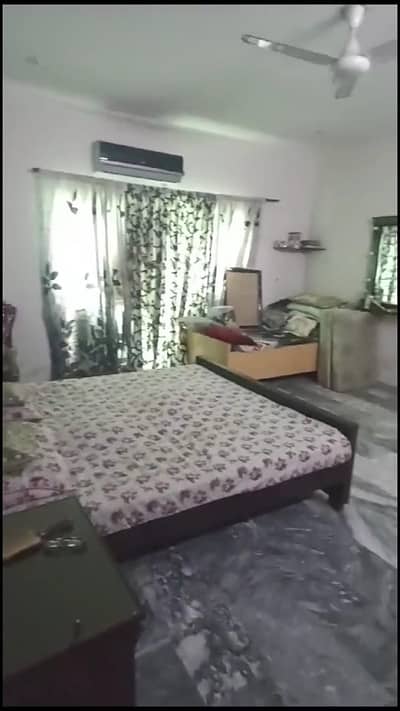 10 Marla 2nd Floor Available For Rent