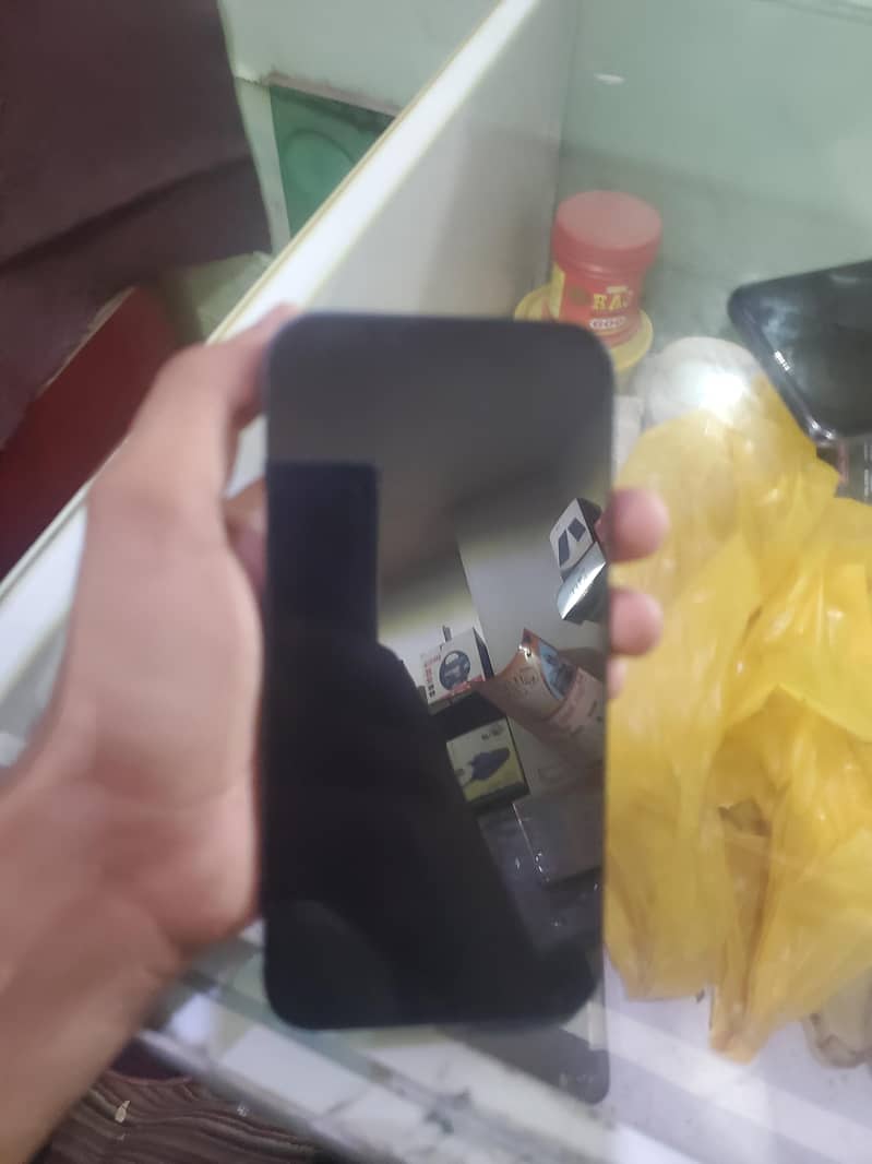 Apple iPhone 13 2
