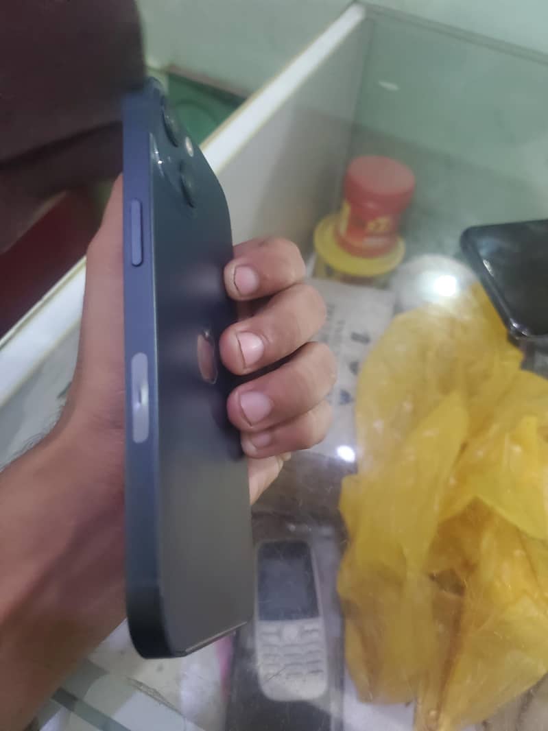 Apple iPhone 13 4