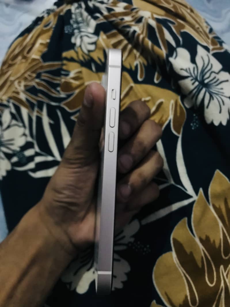Apple iPhone 14 4