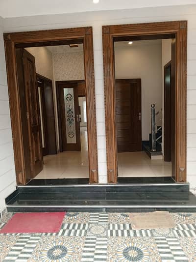 10 MARLA BRAND NEW PORTION FOR RENT IN LAHORE.
