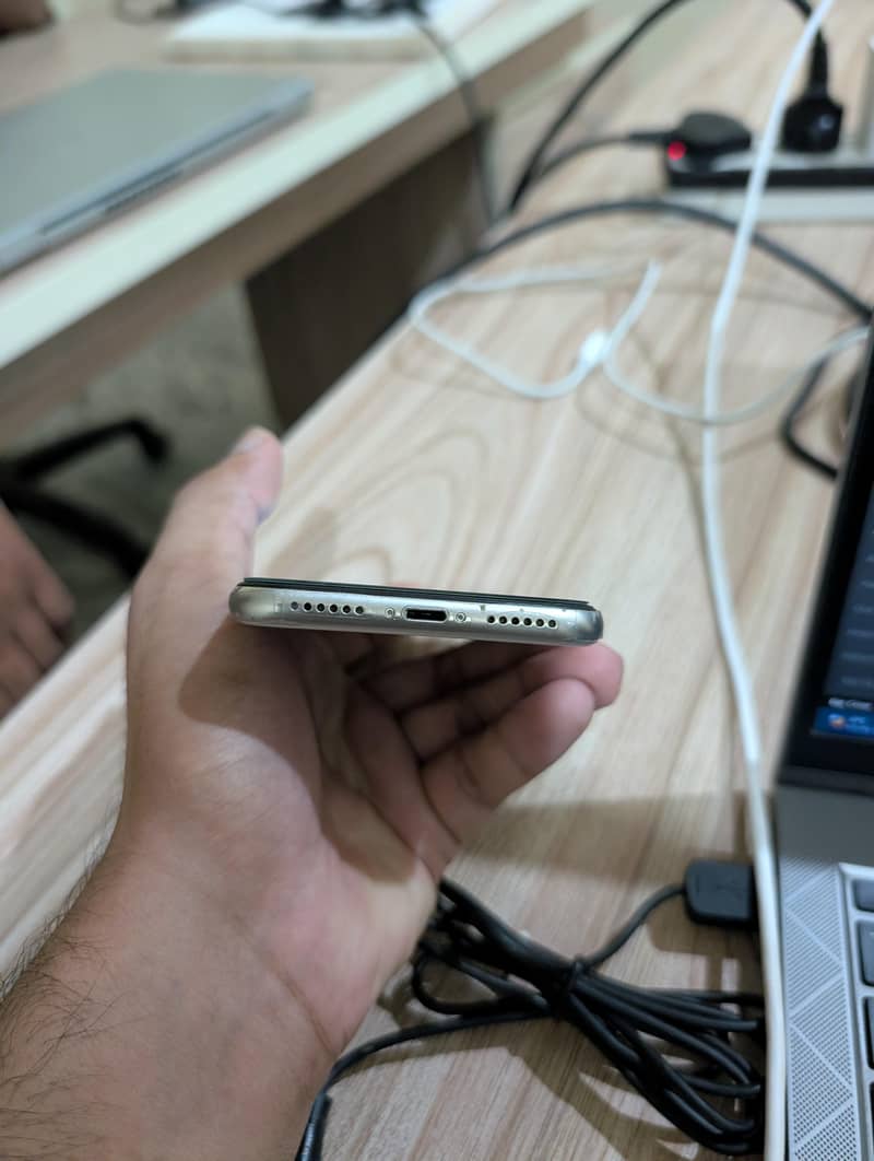 Apple iPhone X 3