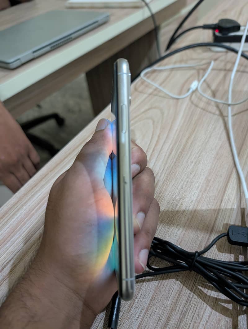 Apple iPhone X 4