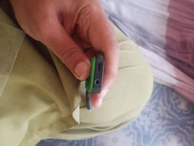 g s1 iphone splitter in good condition