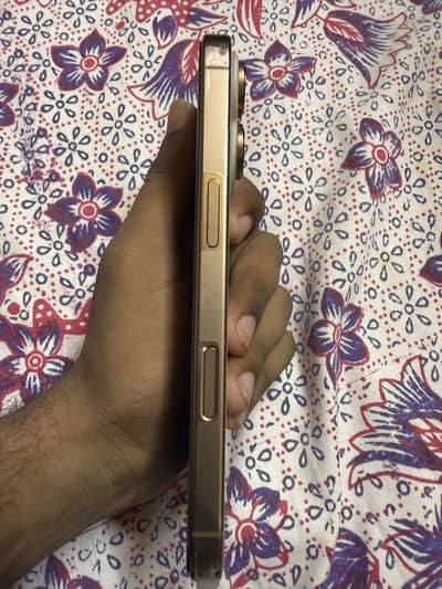 Apple iPhone 16 Pro jv