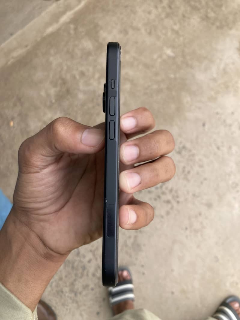 Apple iPhone 15 4