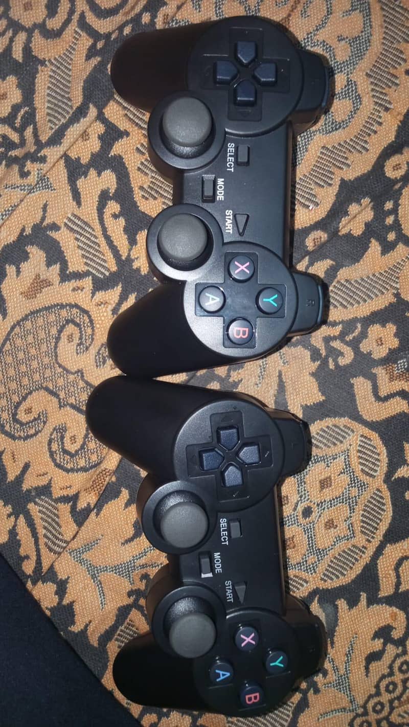 gaming cosole with two controller 4