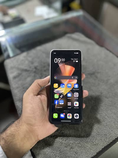 Infinix Zero Flip