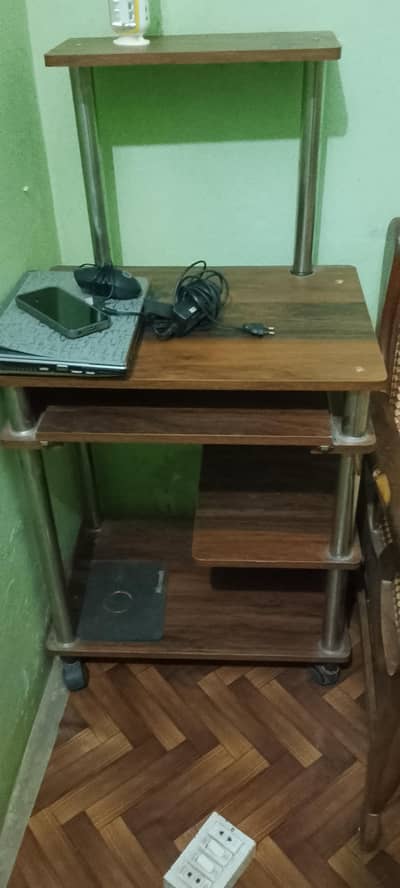computer table 10/9 condition